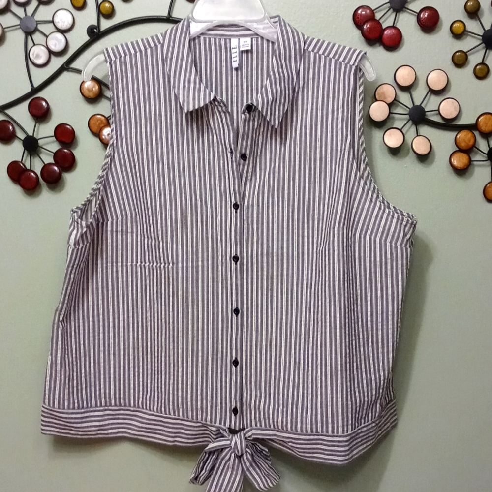 Woman's sleeveless gray and white striped shirt w/ tie in front bottom